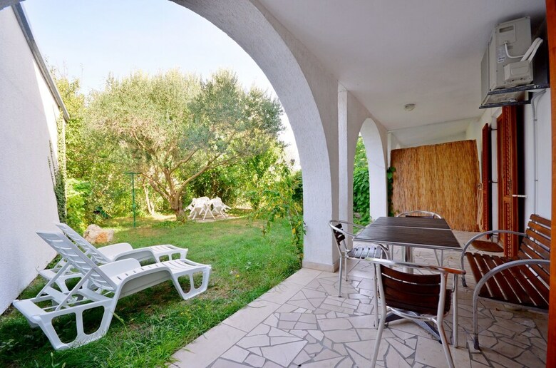 Apartments Mladen