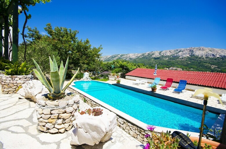 Apartments Mladen