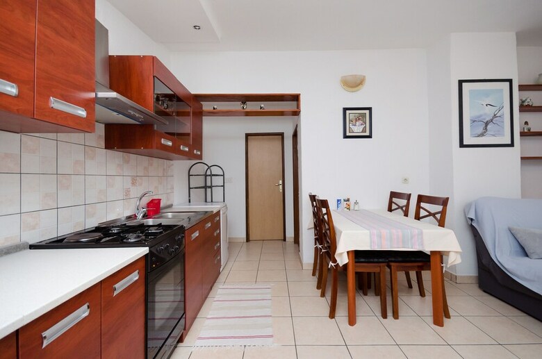 Apartments Mladen