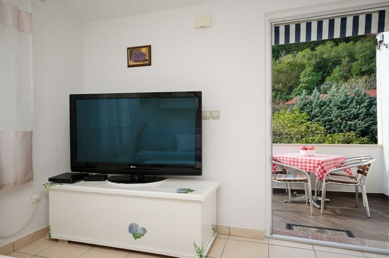 Apartments Mladen