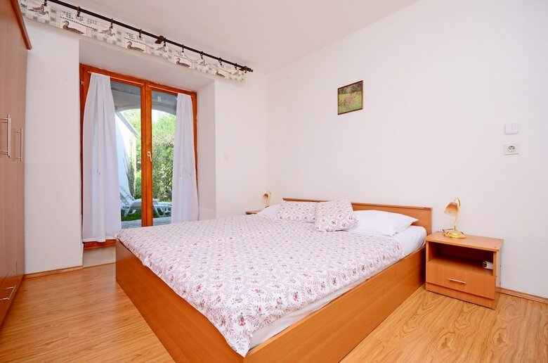 Apartments Mladen