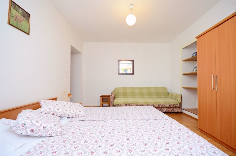 Apartments Mladen