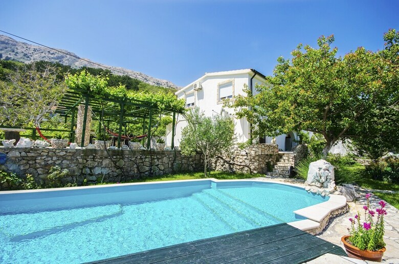 Apartments Mladen