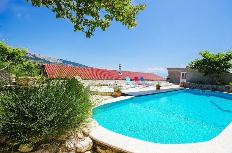 Apartments Mladen
