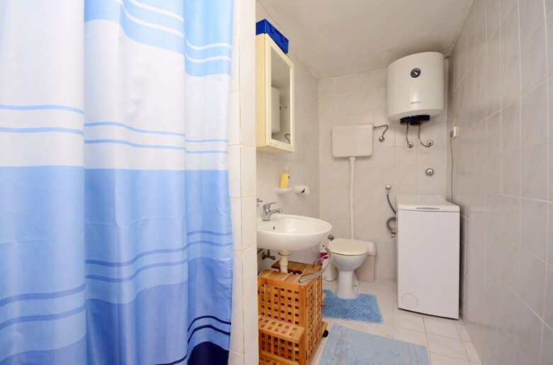 Apartments Mladen