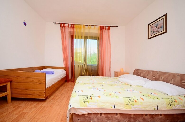 Apartments Mladen