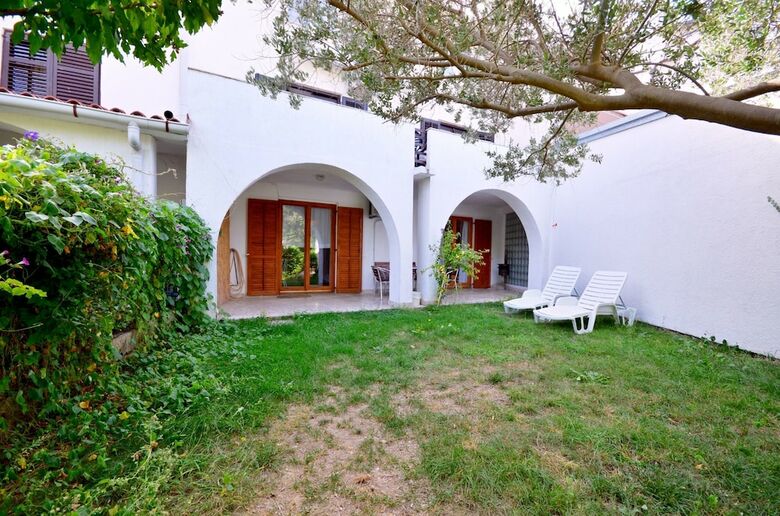 Apartments Mladen