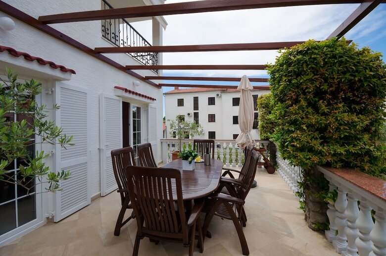 Apartments Sini?a
