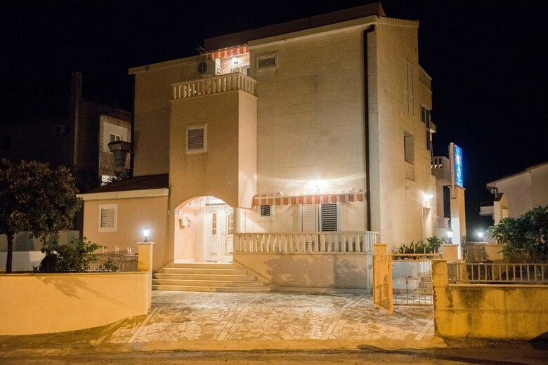 Apartments And Rooms Kapulica