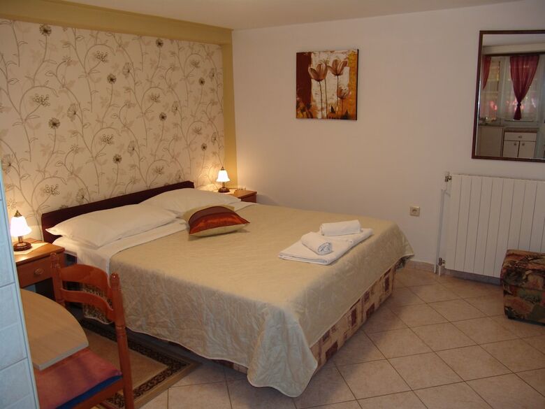 Apartments And Room Boris