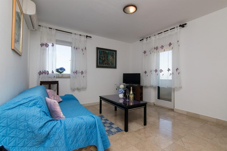 Apartments And Room Sun & Sea