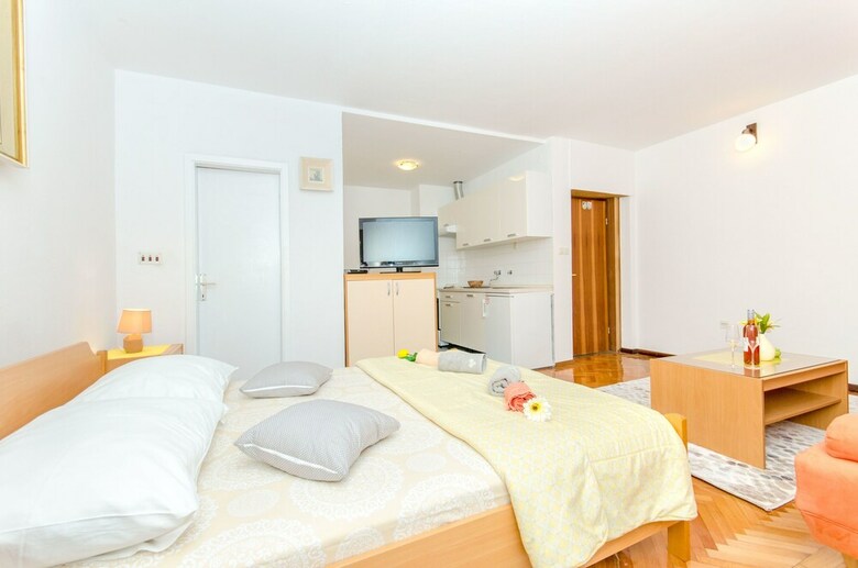 Apartments And Room Sun & Sea