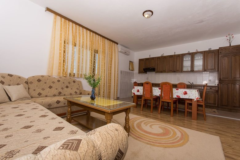 Apartment Ljube