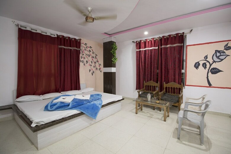 Vinayak Hotel