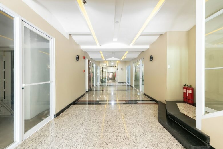 Hotel Oyo 207 Bay Area Suites