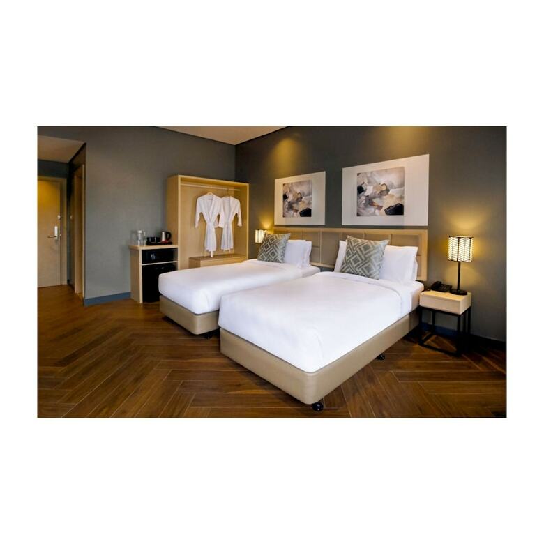 Summit Hotel Greenhills