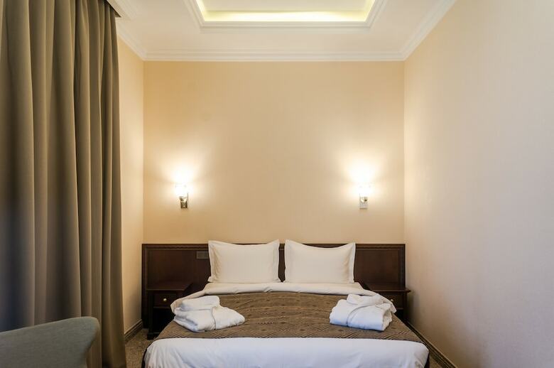 Hotel Royal Plus