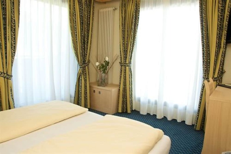 Alexander Charme Hotel
