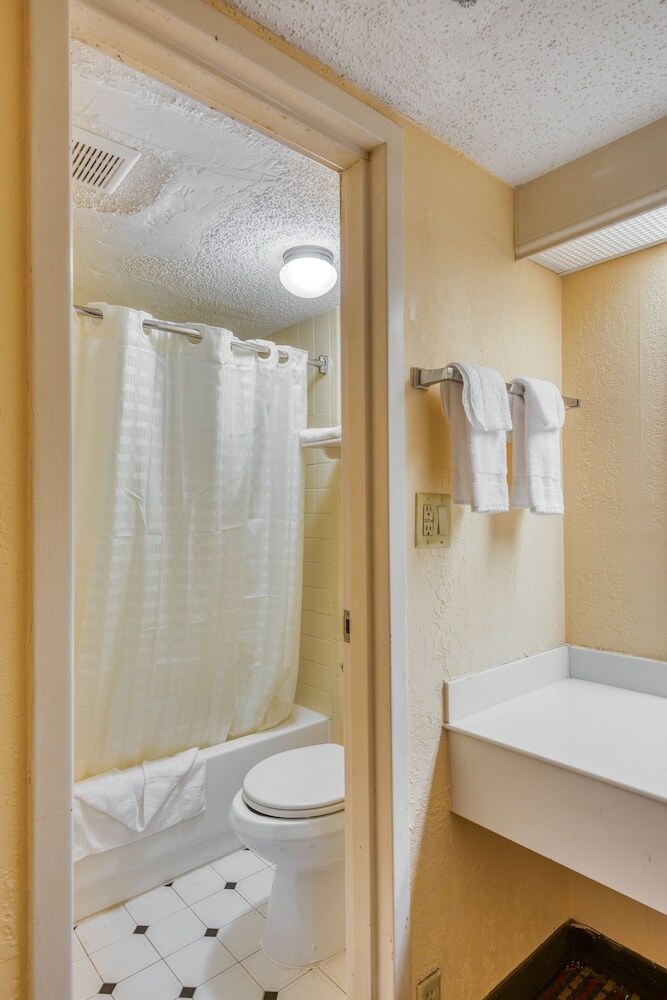 Oyo Hotel Jackson Fairgrounds I-55