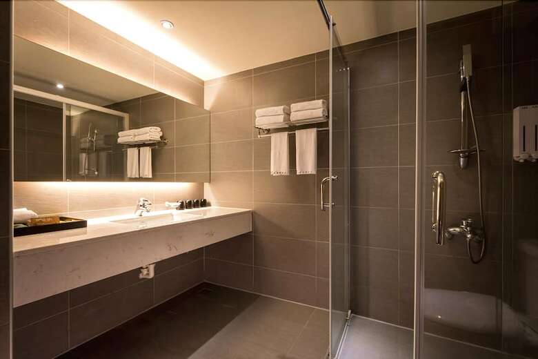 Chateau Rich Hotel
