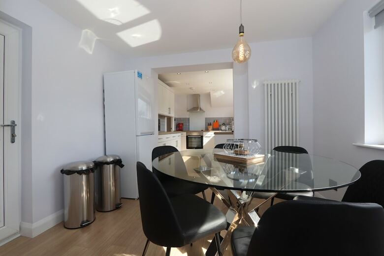 Dunfermline Luxury 3 Bedroom House
