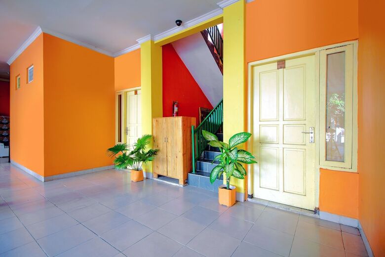 Hostal Oyo 1058 Paramon Mancasan