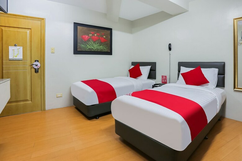 Hotel Oyo 190 Anglo Residences