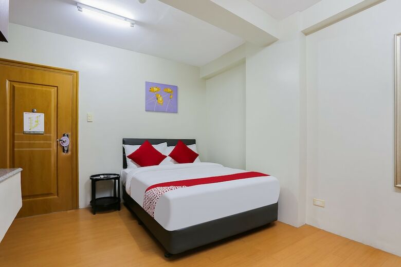 Hotel Oyo 190 Anglo Residences