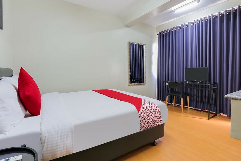 Hotel Oyo 190 Anglo Residences