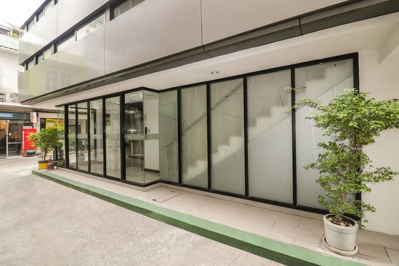 Oyo 225 Premier Place Hotel