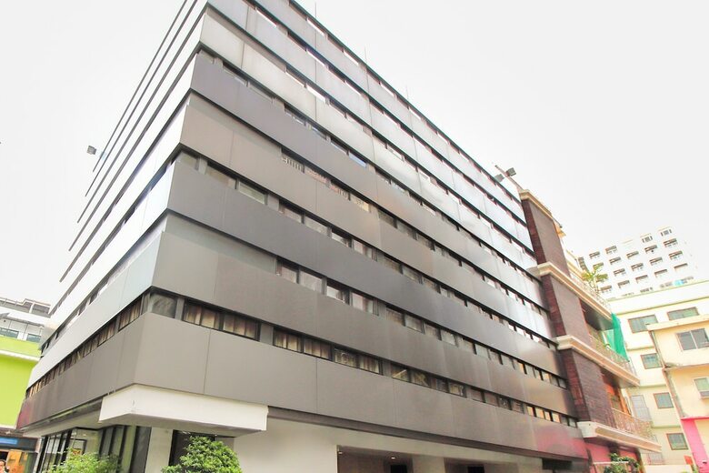 Oyo 225 Premier Place Hotel