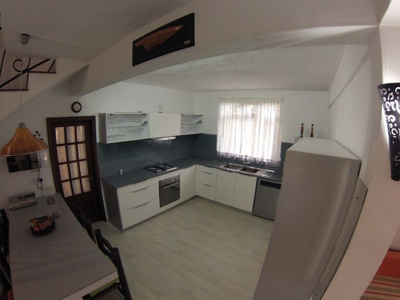 Villa With Heated Pool / Piscine Chauffee
