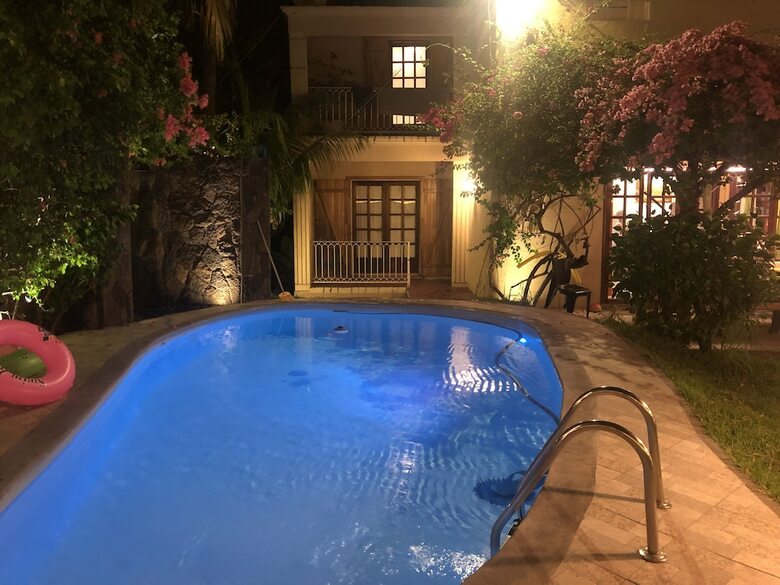 Villa With Heated Pool / Piscine Chauffee