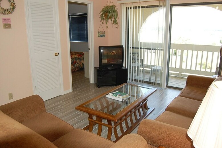Las Palmas 204 Two Bedroom Condo