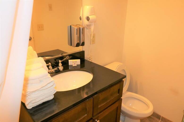 Hotel Crimson Inn By Kees Vacations