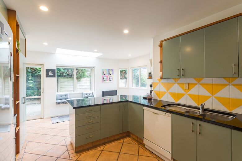 Toodle's A Colourful Welcome To The Bays And Beaches