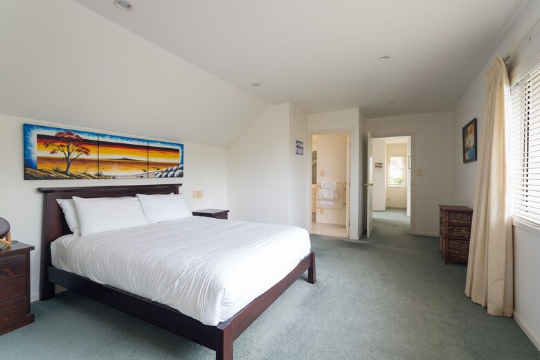 Toodle's A Colourful Welcome To The Bays And Beaches