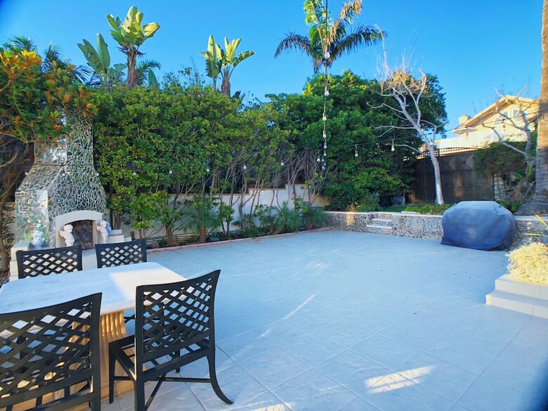 Villa Luxury Beachfront Estate & Private Beach.