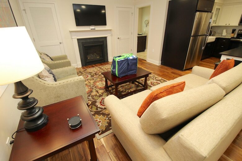 Hotel Patrick Henry Square By Kees Vacations
