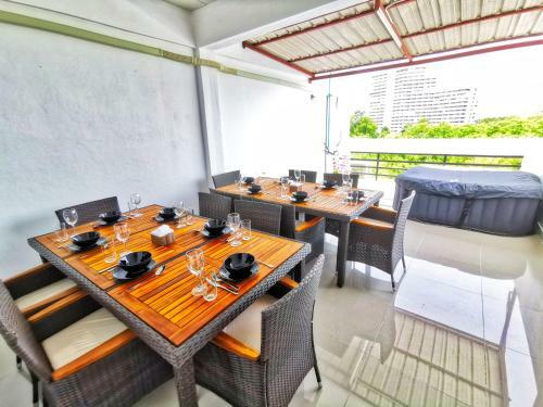 Thai Orange Villas