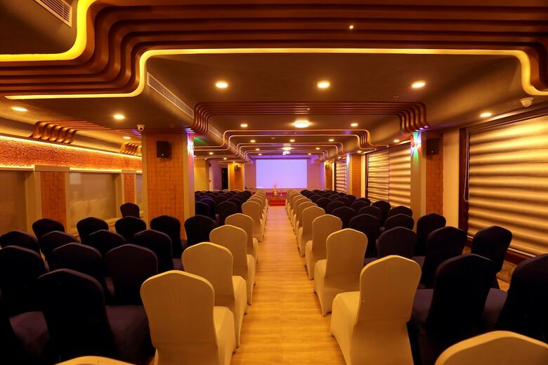 Hotel Bhavanam Regency