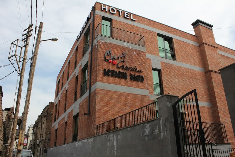 Hotel Cherry Garden