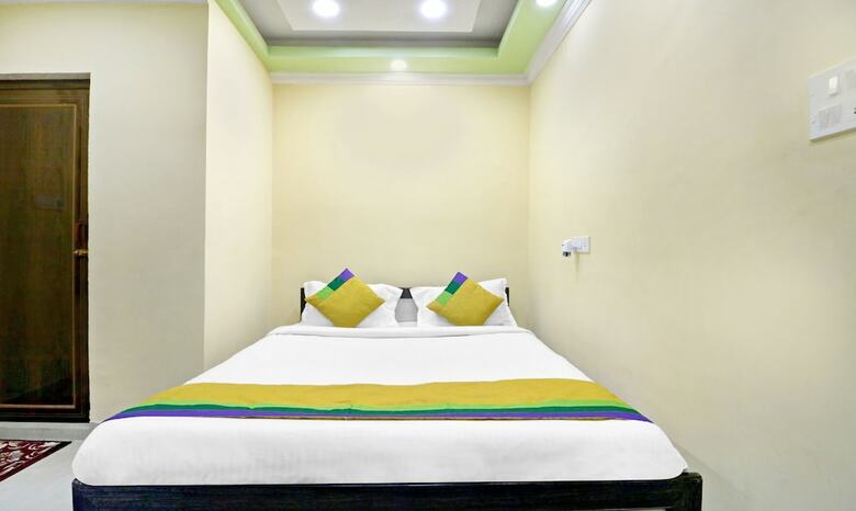 Treebo Trip Hotel Holiday Royal