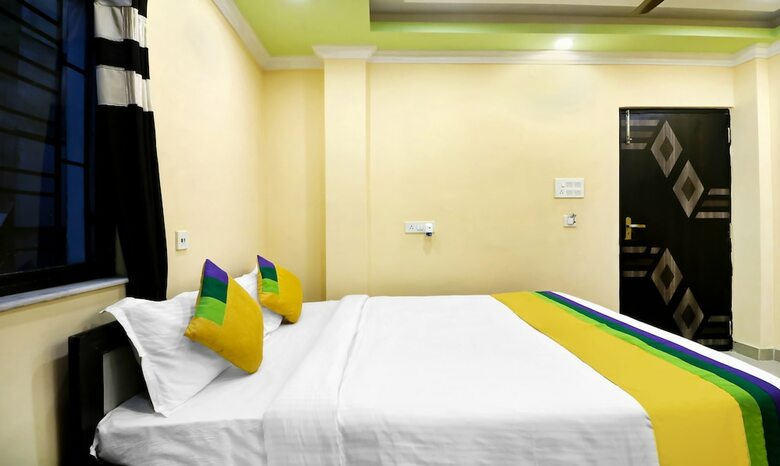 Treebo Trip Hotel Holiday Royal