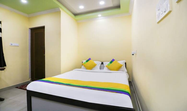 Treebo Trip Hotel Holiday Royal