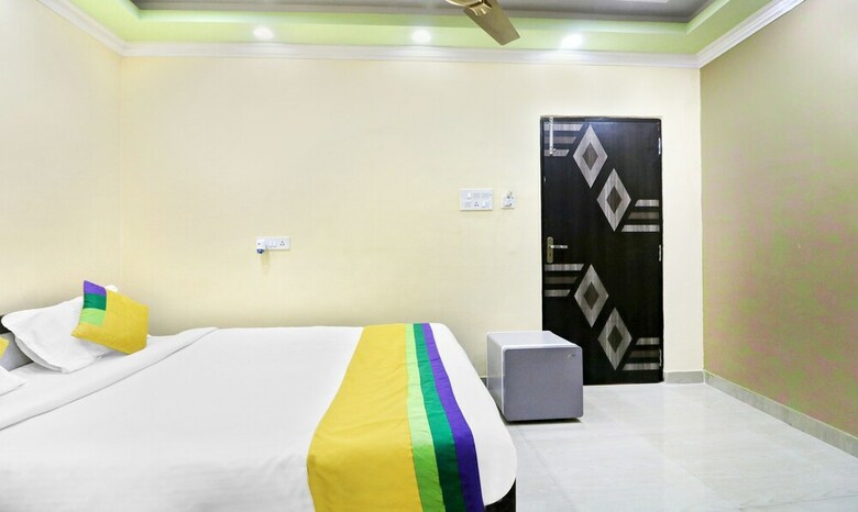 Treebo Trip Hotel Holiday Royal