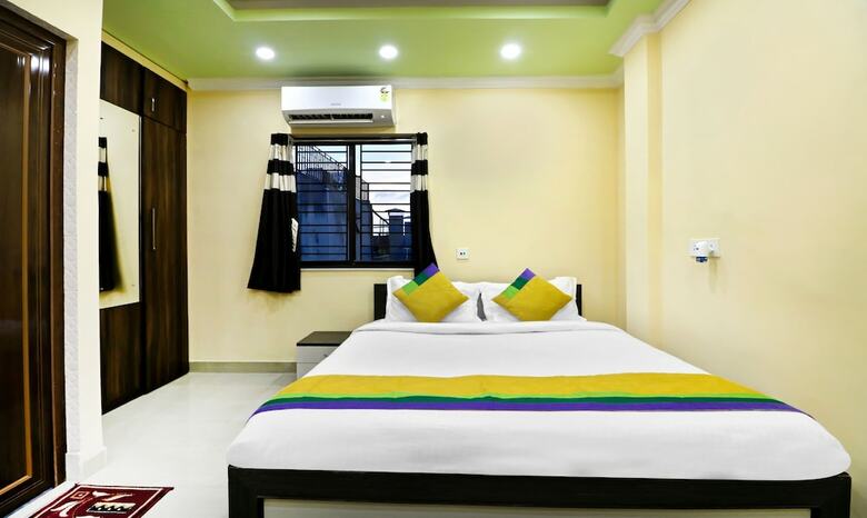 Treebo Trip Hotel Holiday Royal