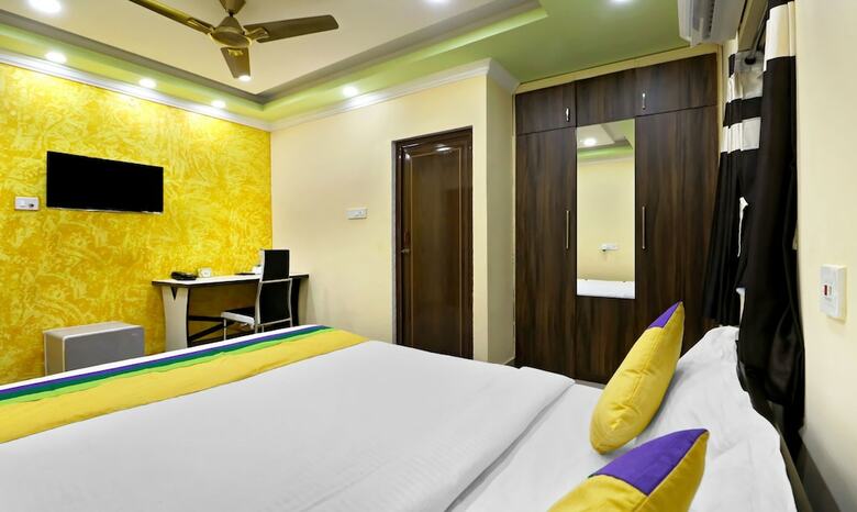 Treebo Trip Hotel Holiday Royal