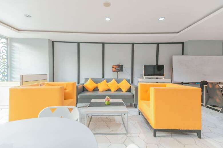 Hostal Oyo 750 Flagship Mont Blanc