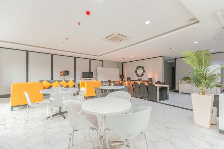 Hostal Oyo 750 Flagship Mont Blanc